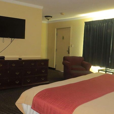 Travelodge By Wyndham Stratton Esterno foto