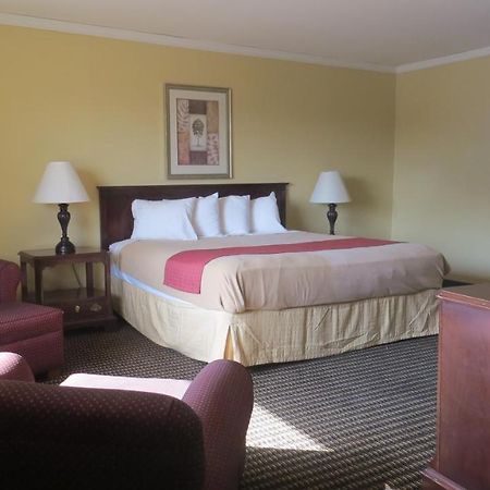 Travelodge By Wyndham Stratton Esterno foto