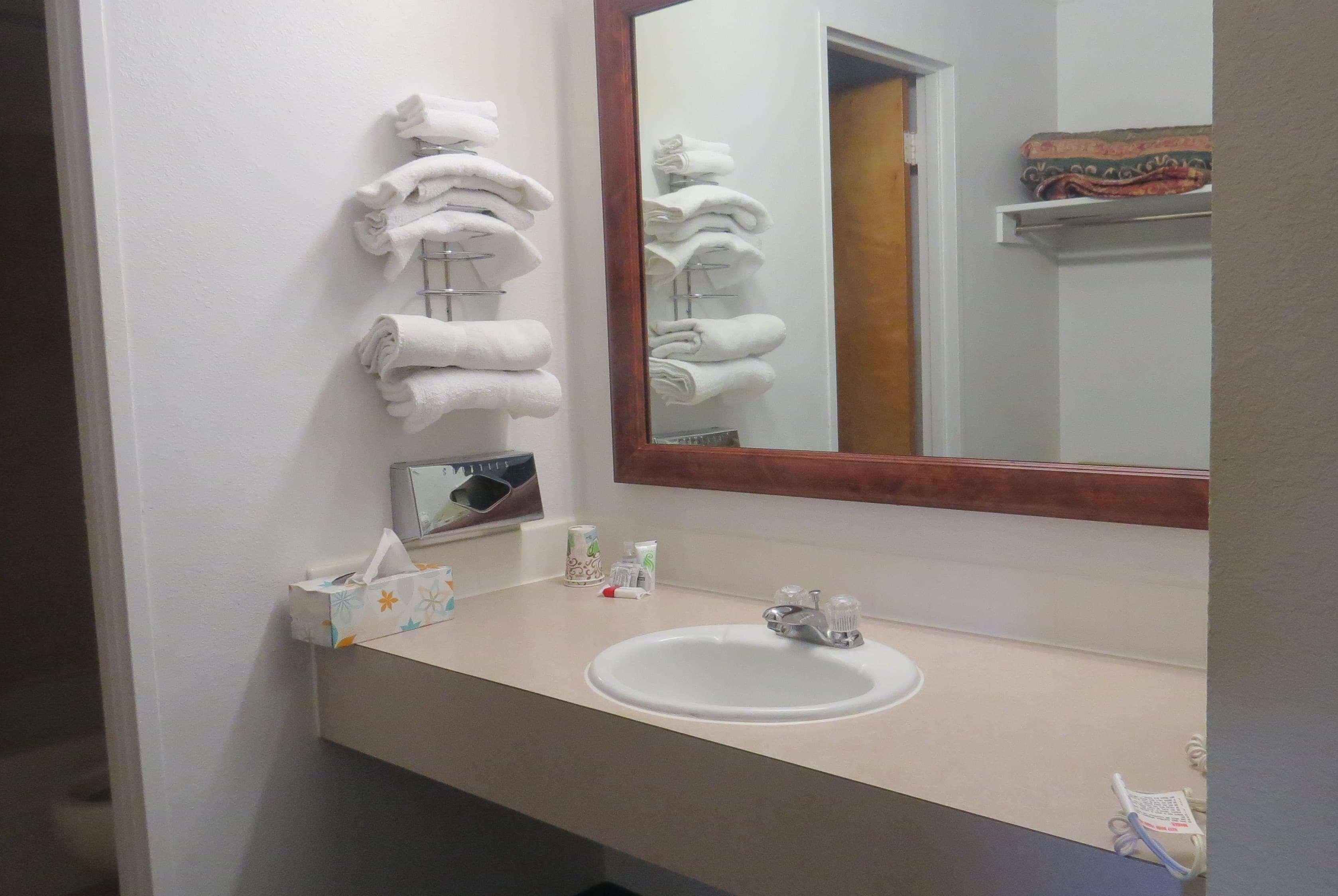 Travelodge By Wyndham Stratton Esterno foto