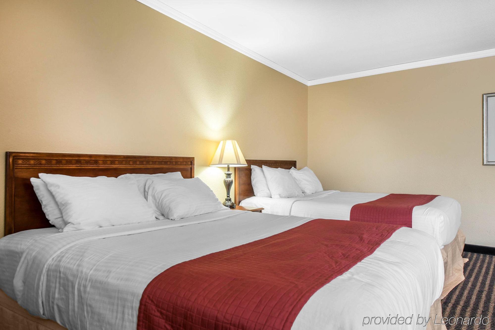 Travelodge By Wyndham Stratton Esterno foto