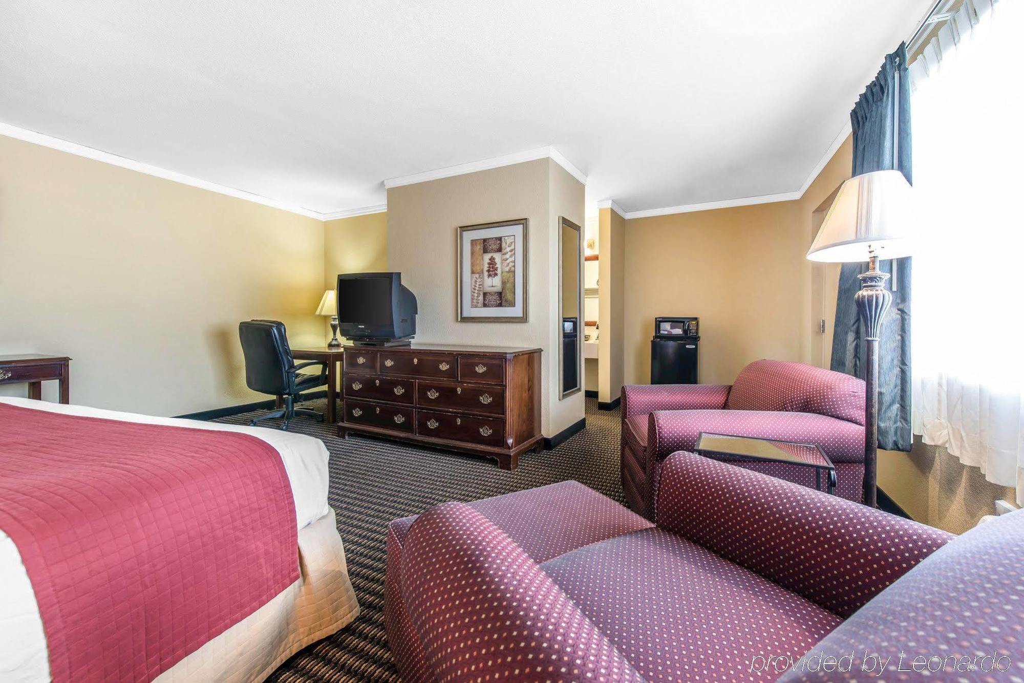 Travelodge By Wyndham Stratton Esterno foto
